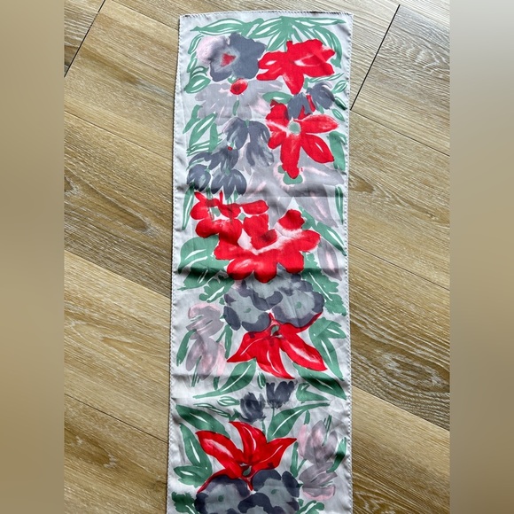 Vera Neumann Vintage Silk Scarf – Floral Rectangular - Picture 5 of 5